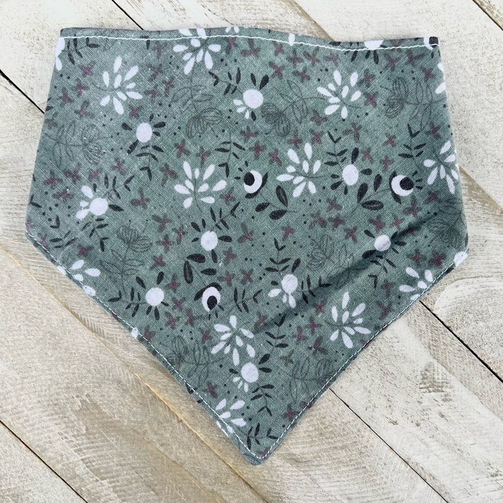 Green floral bandana size small